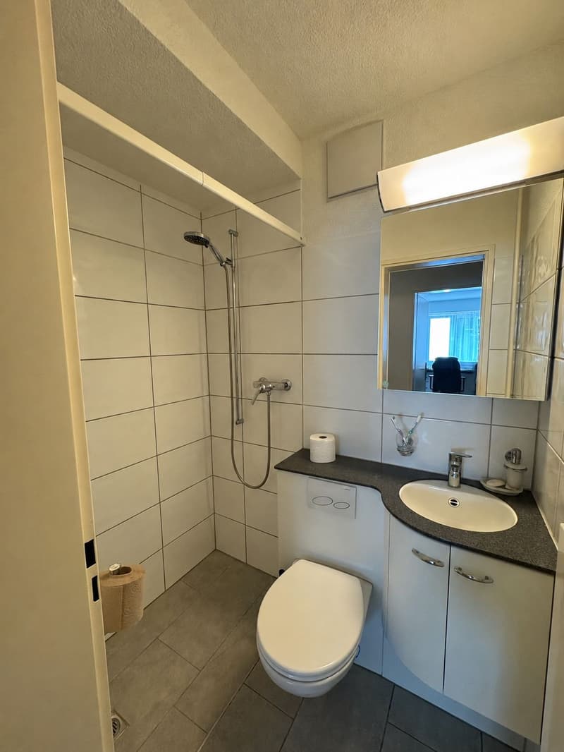 Badezimmer mit Dusche