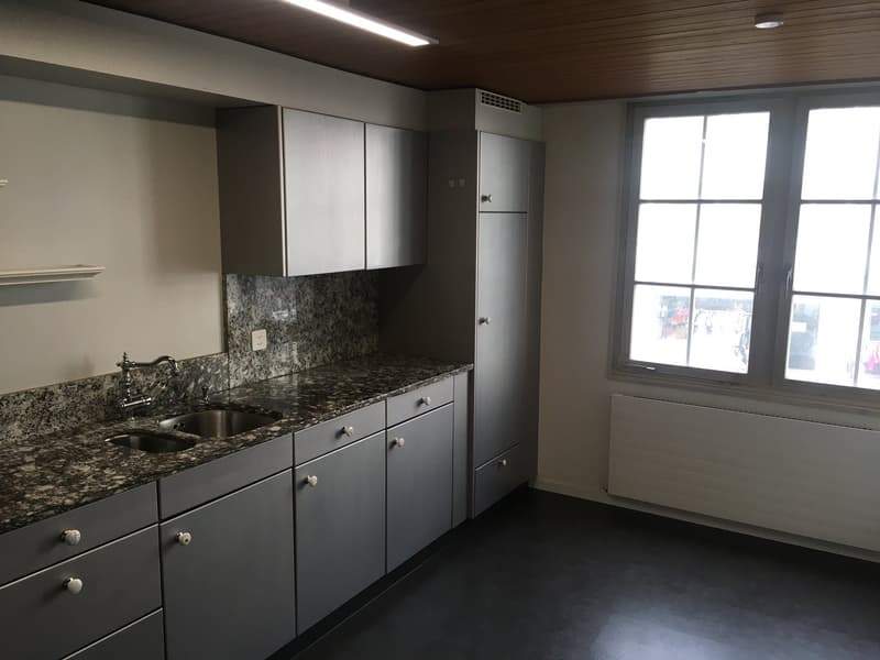 Heimelige 3,5-Zimmer- Altbauwohnung mit Parkplatz und grossem Sitzplatz (7)