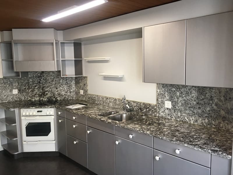 Heimelige 3,5-Zimmer- Altbauwohnung mit Parkplatz und grossem Sitzplatz (2)