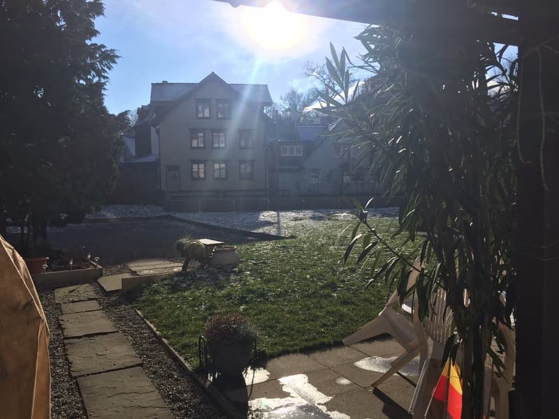 Heimelige 3,5-Zimmer- Altbauwohnung mit Parkplatz und grossem Sitzplatz (9)