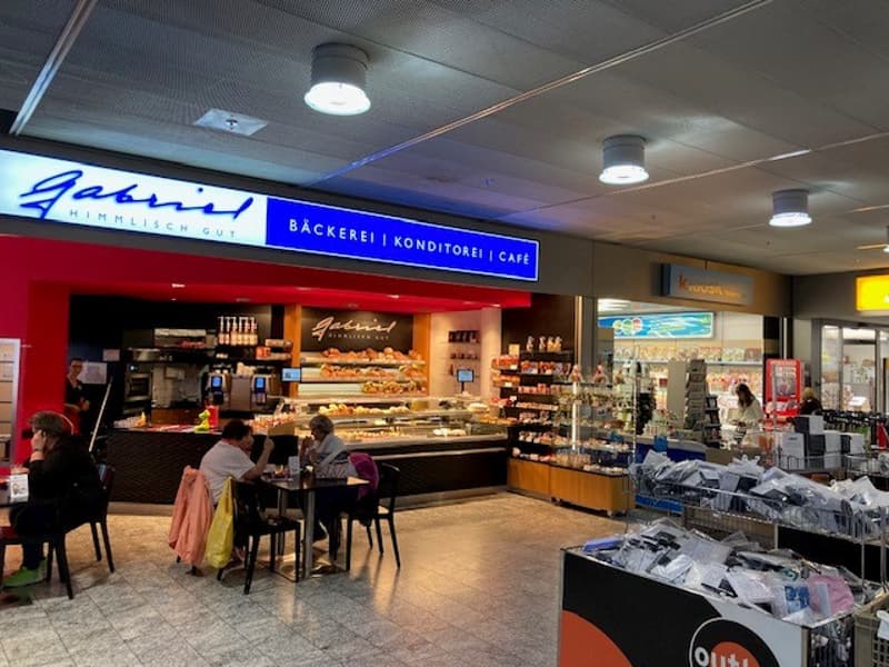 Grosszügige Gewerbefläche im Migros Center Niederurnen (3)