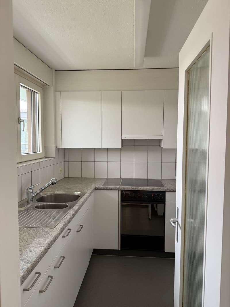 Appartamento luminoso 3.5 locali con balcone a Birmensdorf – disponibile immediatamente! (3)