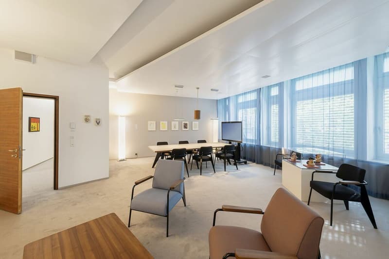 Office space in prime city center location (2)