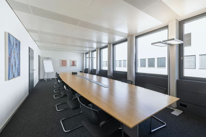 Spazio ufficio pronto per l'occupazione in una posizione centrale città prominente (7)