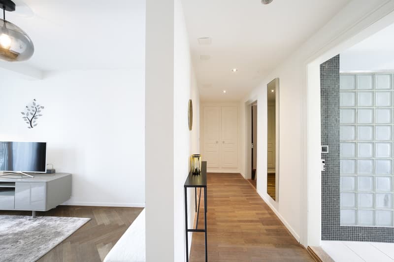 Grosszügige 3.5-Zimmer-Wohnung mit Balkon in Zürich-West (2)