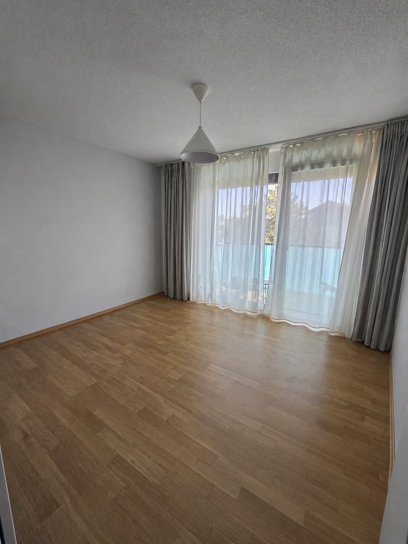 Moderne 3.5-Zimmer-Gartenwohnung an ruhiger Lage in Schwerzenbach (5)