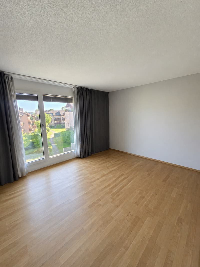 Moderne 3.5-Zimmer-Gartenwohnung an ruhiger Lage in Schwerzenbach (4)