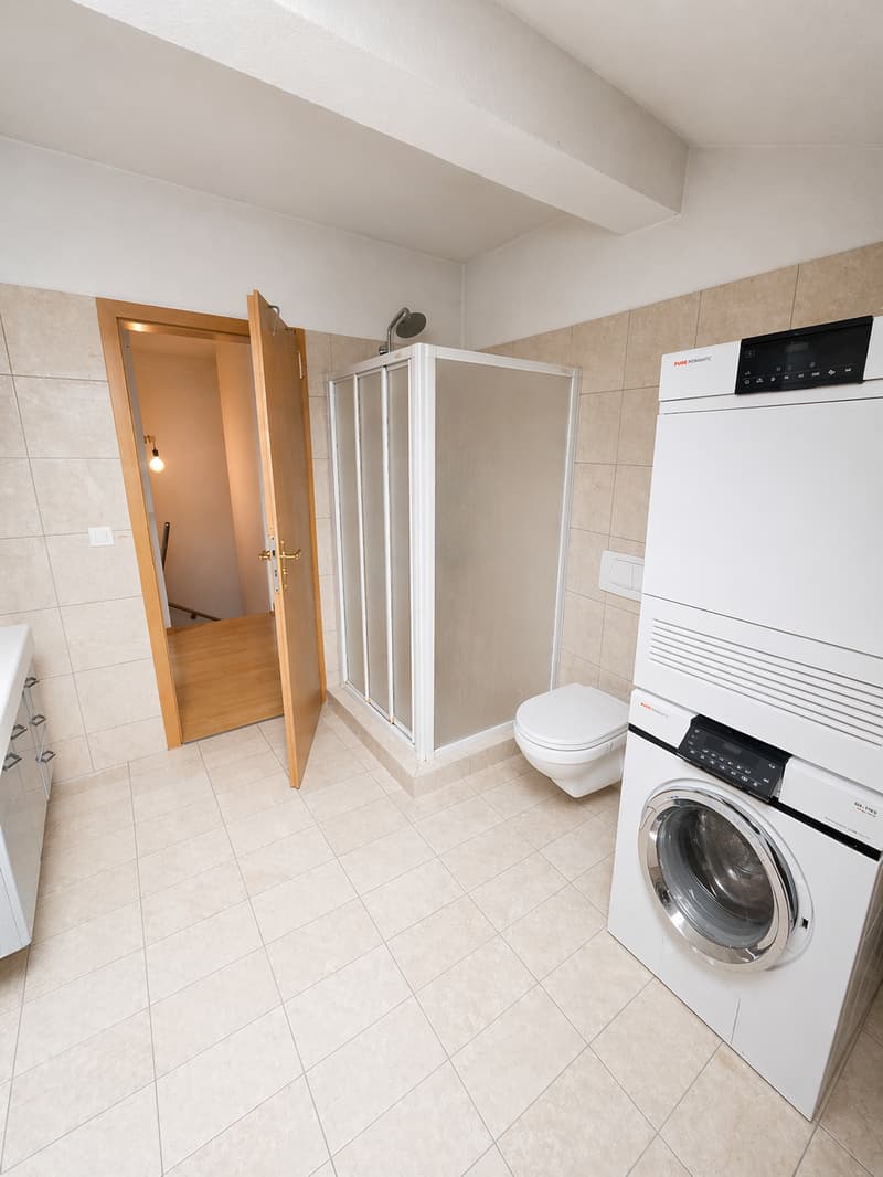 Dream living like in a single-family house – 5.5 rooms with terrace & private entrance (16)