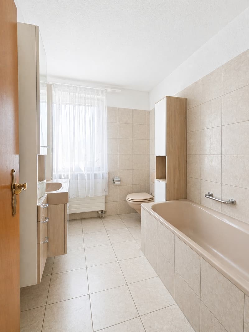 Dream living like in a single-family house – 5.5 rooms with terrace & private entrance (8)