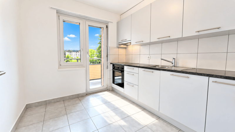 Neu Sanierte 3 Zimmerwohnung zentrale Lage ! (2)