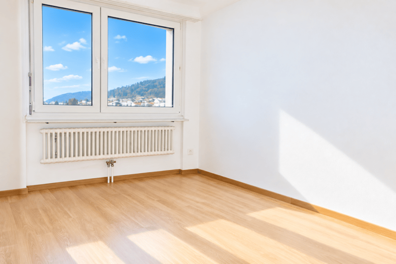 Top Sanierte 3.5 ZIMMERWOHNUNG mit grossen Spielplatz! (2)