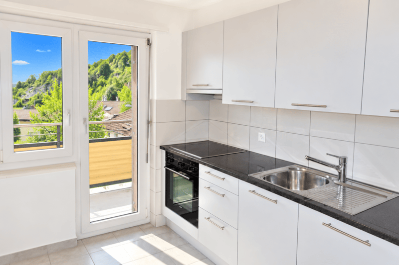 Neu Sanierte 2. Zimmerwohnung zentrale Lage ! (1)