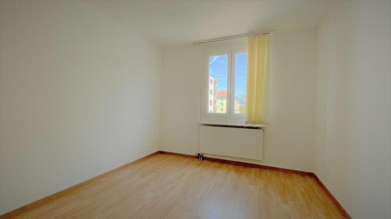 Ampio appartamento di 2.5 locali in zona tranquilla con balcone, posto auto e buona accessibilità (10)