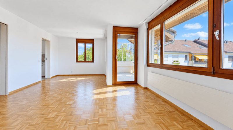 Grosse Sanierte 5.0 Wohnung mit grossen Spielplatz (2)