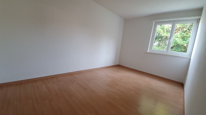 Zu vermieten: 3 Zimmerwohnung mit grossem Balkon an ruhiger Lage (8)
