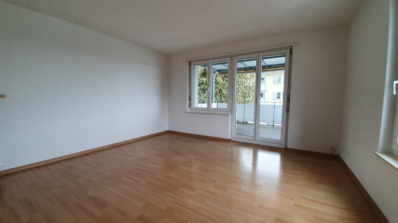 Zu vermieten: 3 Zimmerwohnung mit grossem Balkon an ruhiger Lage (4)