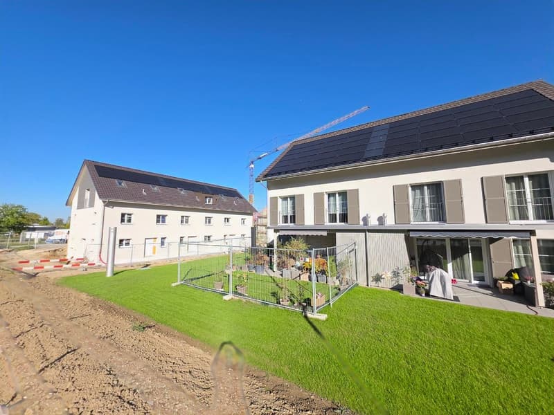 Neubau-Reiheneinfamilienhaus mit 4.5 Zimmern und herrlicher Aussicht in Hüttlingen (1)