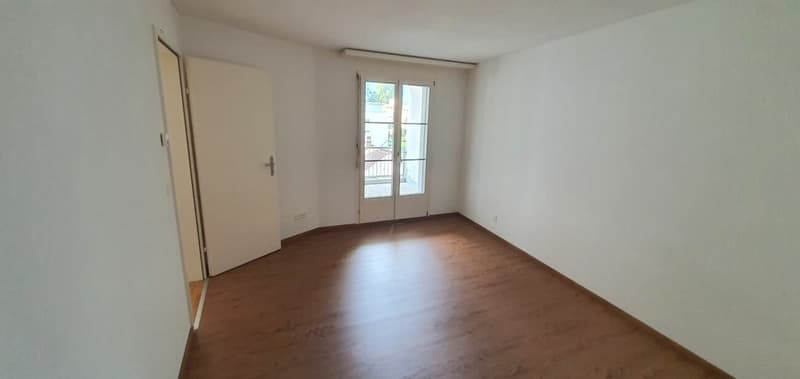 großzügige 2.5-Zimmerwohnung an zentraler Lage (8)