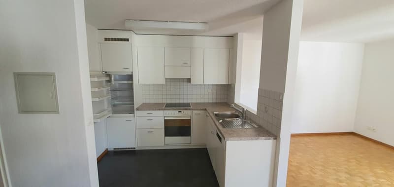 großzügige 2.5-Zimmerwohnung an zentraler Lage (3)