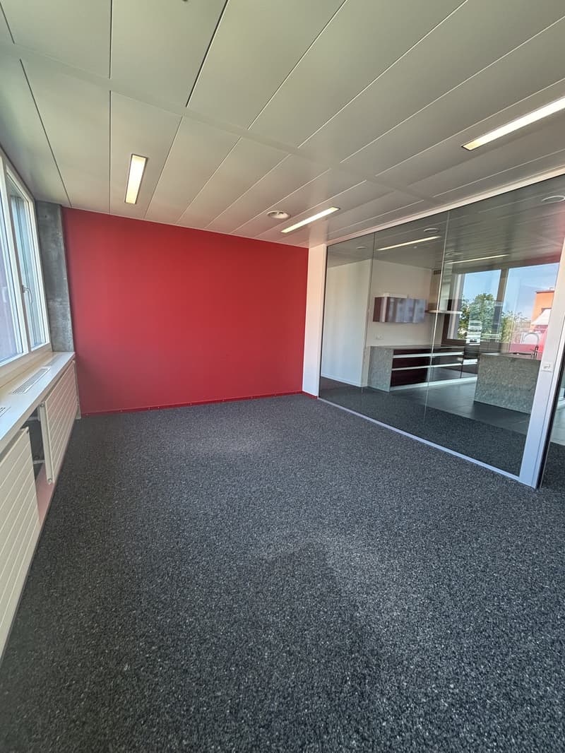 Modern office space with top connection 384.2 m² in Minergie standard (12)