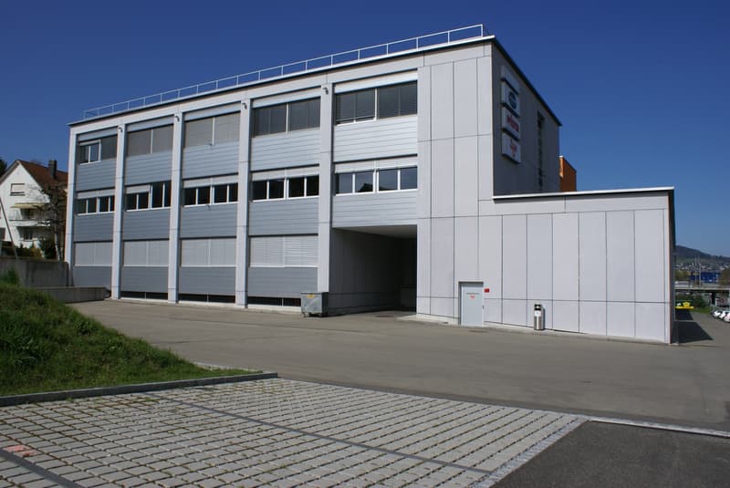 Modern office space with top connection 384.2 m² in Minergie standard (1)