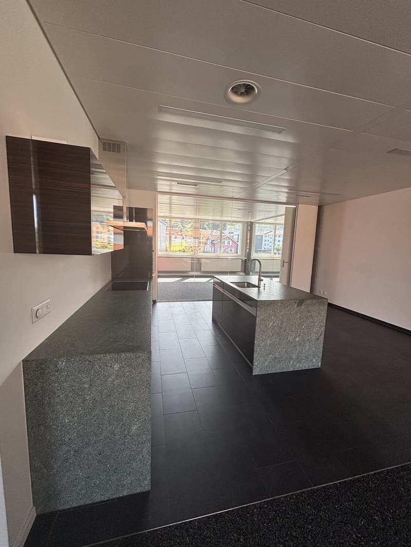Modern office space with top connection 384.2 m² in Minergie standard (7)