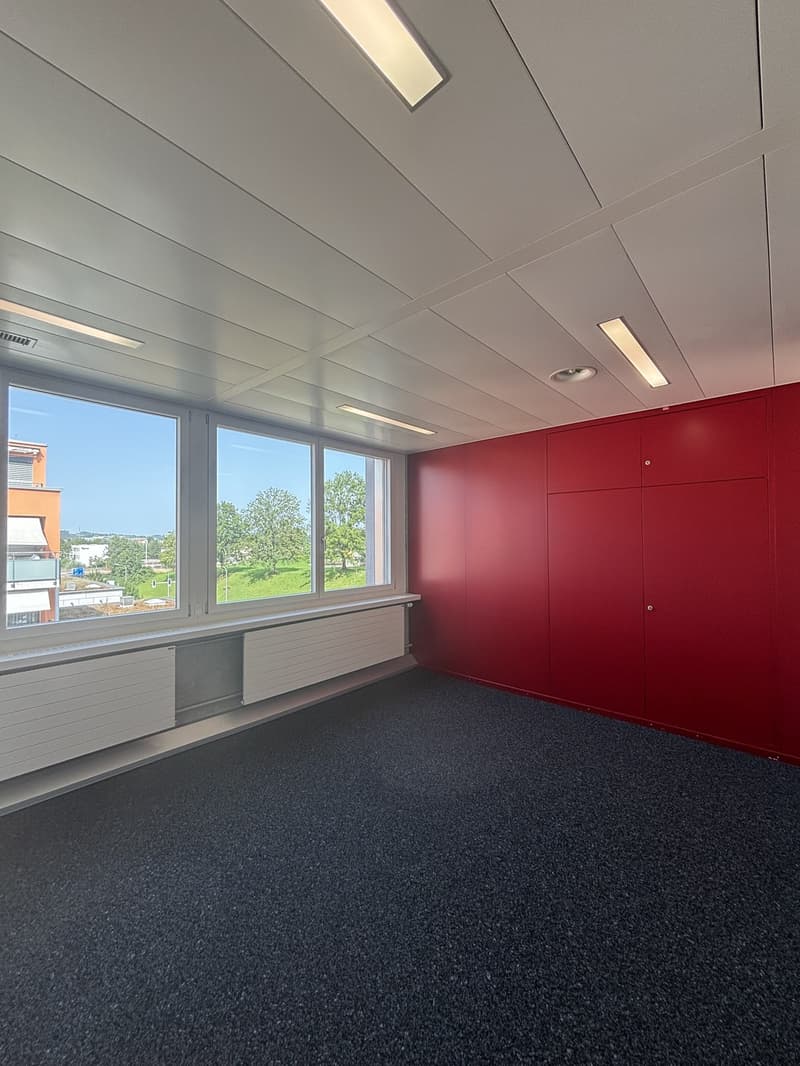 Modern office space with top connection 384.2 m² in Minergie standard (10)
