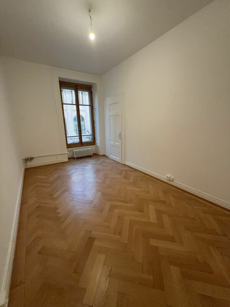 Bureaux rénovés - Emplacement stratégique au coeur de Genève (5)