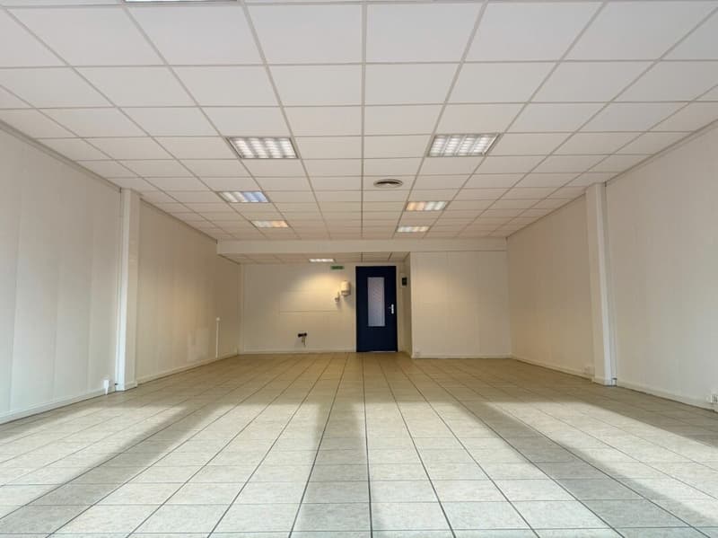 Commercial space for rent - 68 m² (3)