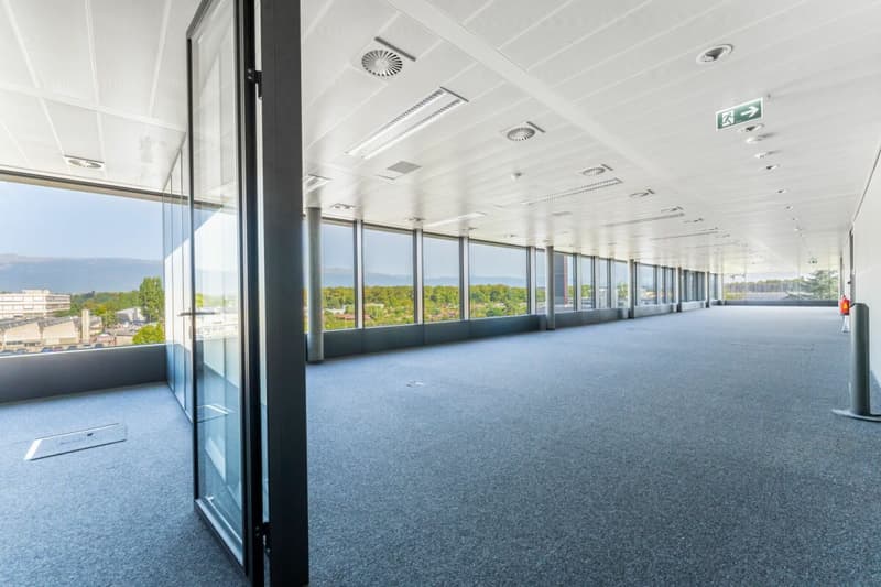 Office space of 350 m² with glazed areas and open kitchen (3)