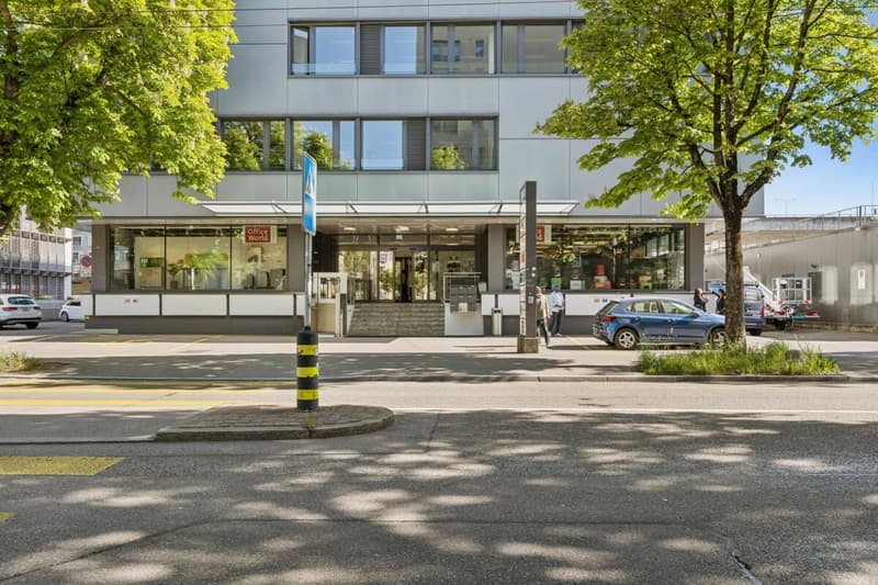 Visibilité maximale - Espace de vente au détail dans un emplacement très fréquenté (2)