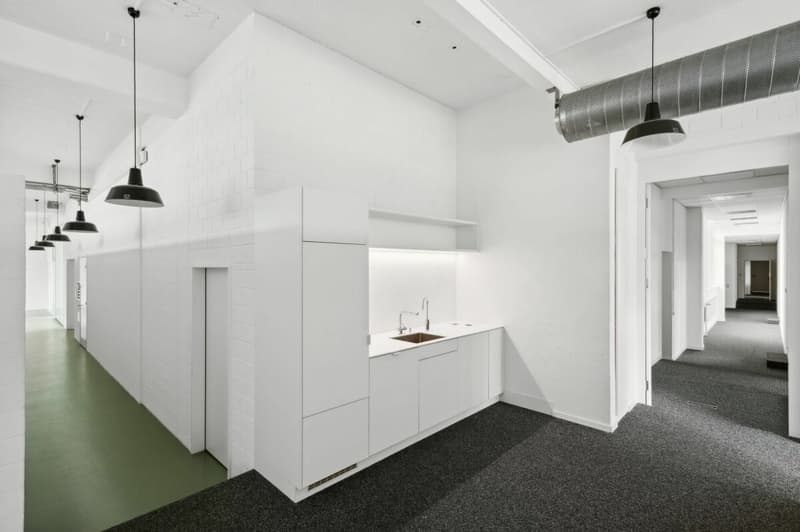 Attractive location with lake view and top visibility (6)