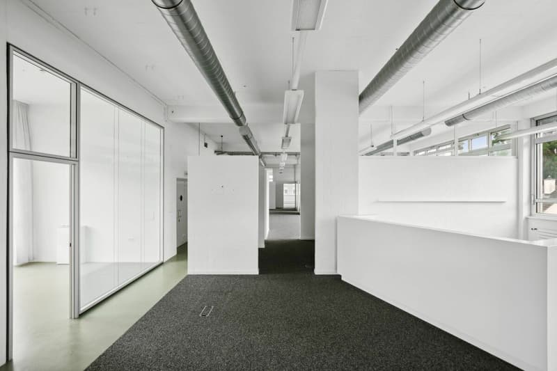 Attractive location with lake view and top visibility (5)
