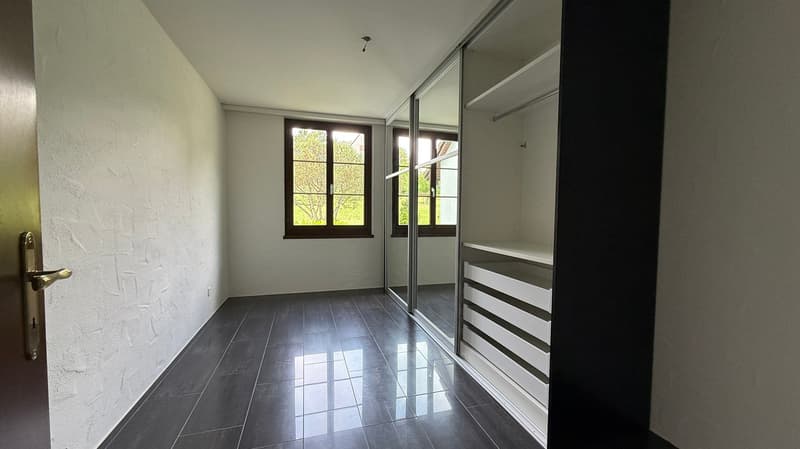 Delizioso appartamento di 5.5 locali con camino e vista a Lufingen (15)
