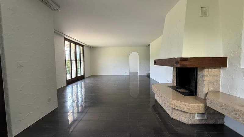 Delizioso appartamento di 5.5 locali con camino e vista a Lufingen (7)