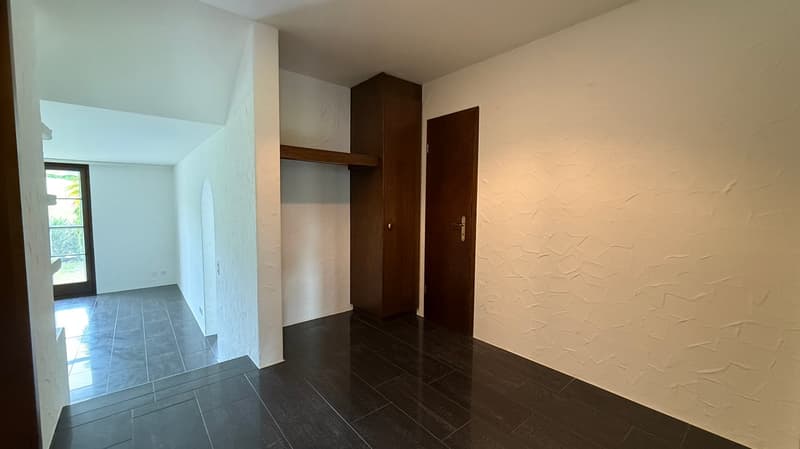 Delizioso appartamento di 5.5 locali con camino e vista a Lufingen (16)