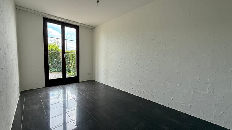 Delizioso appartamento di 5.5 locali con camino e vista a Lufingen (8)