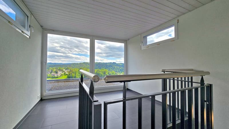 Modernes Einfamilienhaus mit viel Wohnraum und Weitsicht (13)