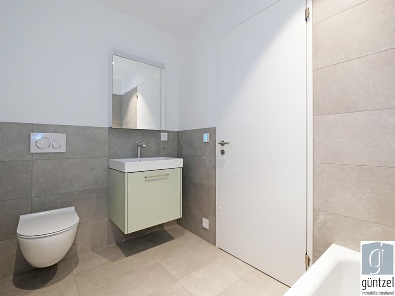 Nasszelle 1 mit Badewanne