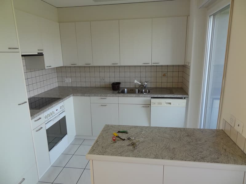 Helle 4-Zimmer-Wohnung mit Balkon und schöner Aussicht in Rothenhausen (2)