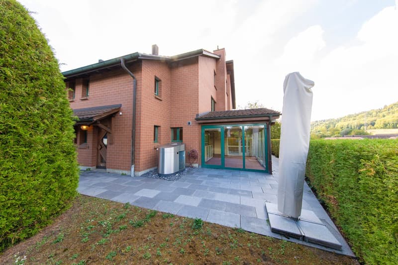 Charmantes 6.5-Zimmer-Zweifamilienhaus in Embrach (1)
