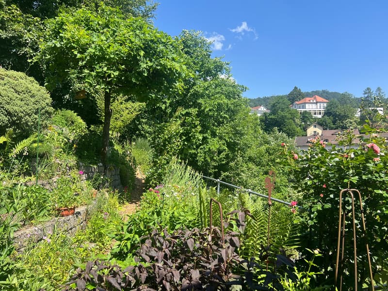 Idyllischer  terrassierter Garten