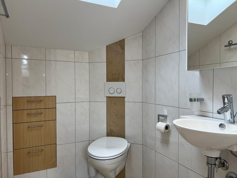 WC und Lavabo im DG