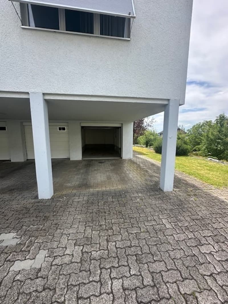 PW-Garage mit gedecktem Unterstand