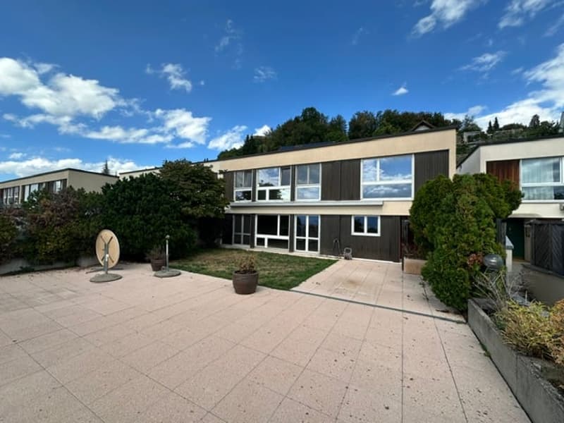Charmantes 5.5-Zimmer-Terrassenhaus mit traumhafter Aussicht (2)