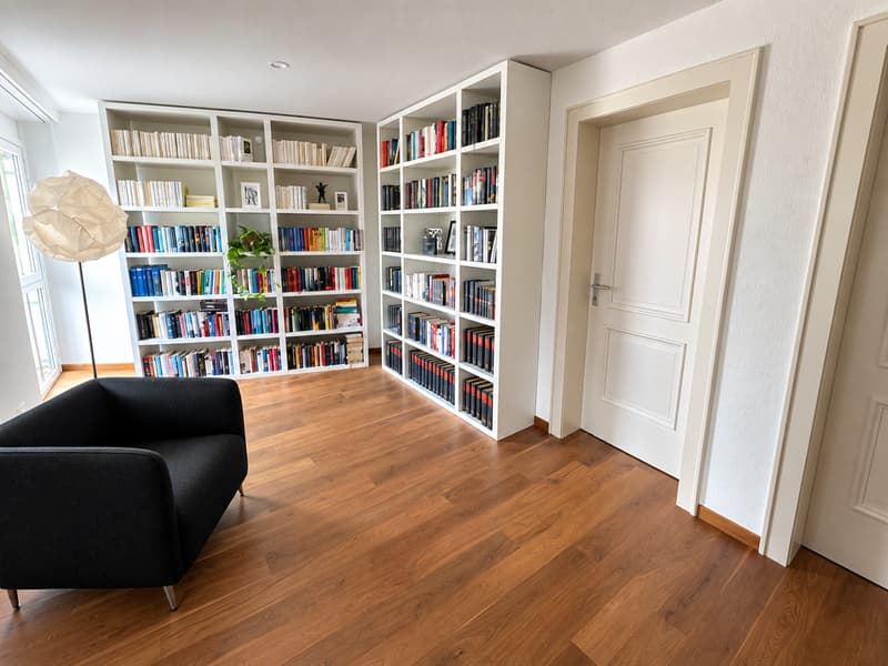 Vorraum-Bibliothek