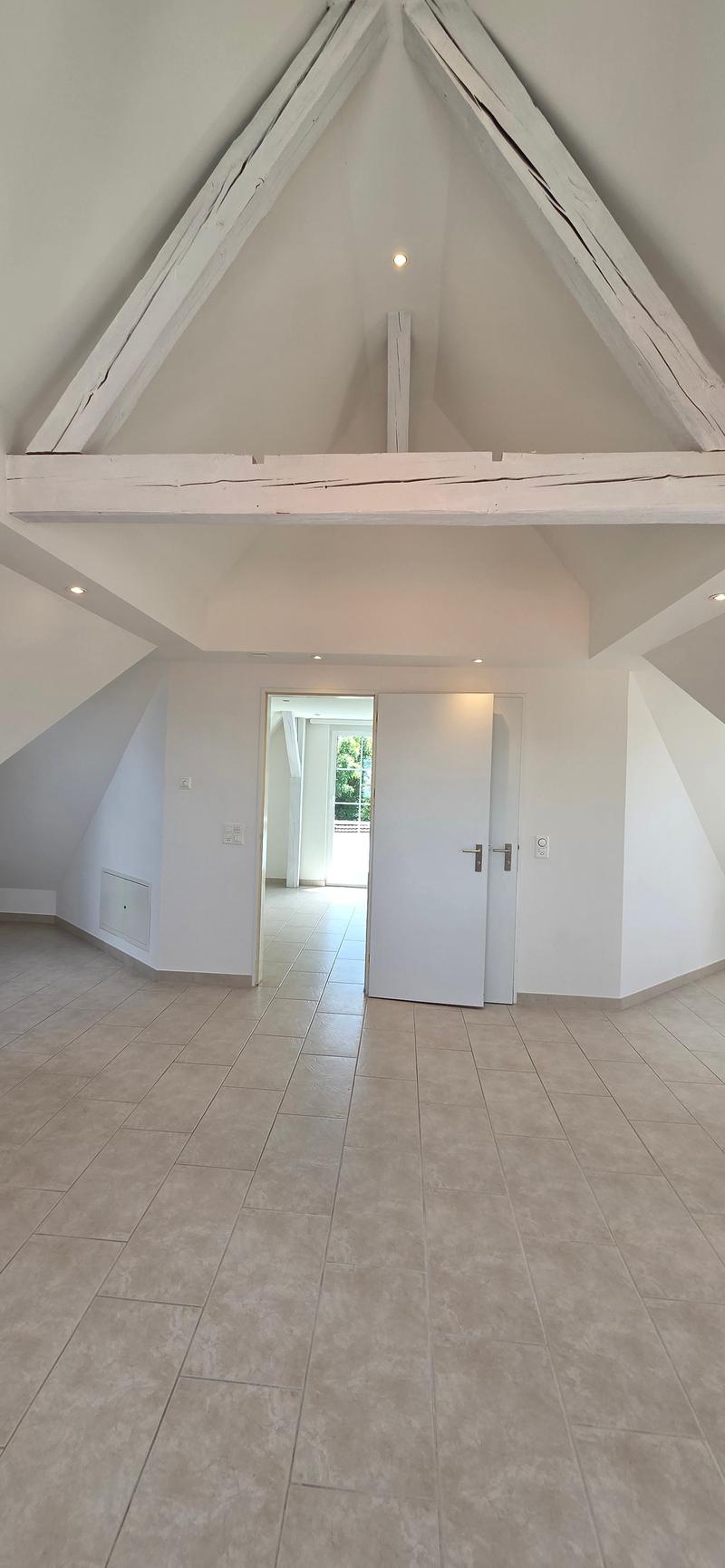 Maisonette mit Seesicht, privatem Garten und einzigartigem Wohnatelier inkl. Garage (13)