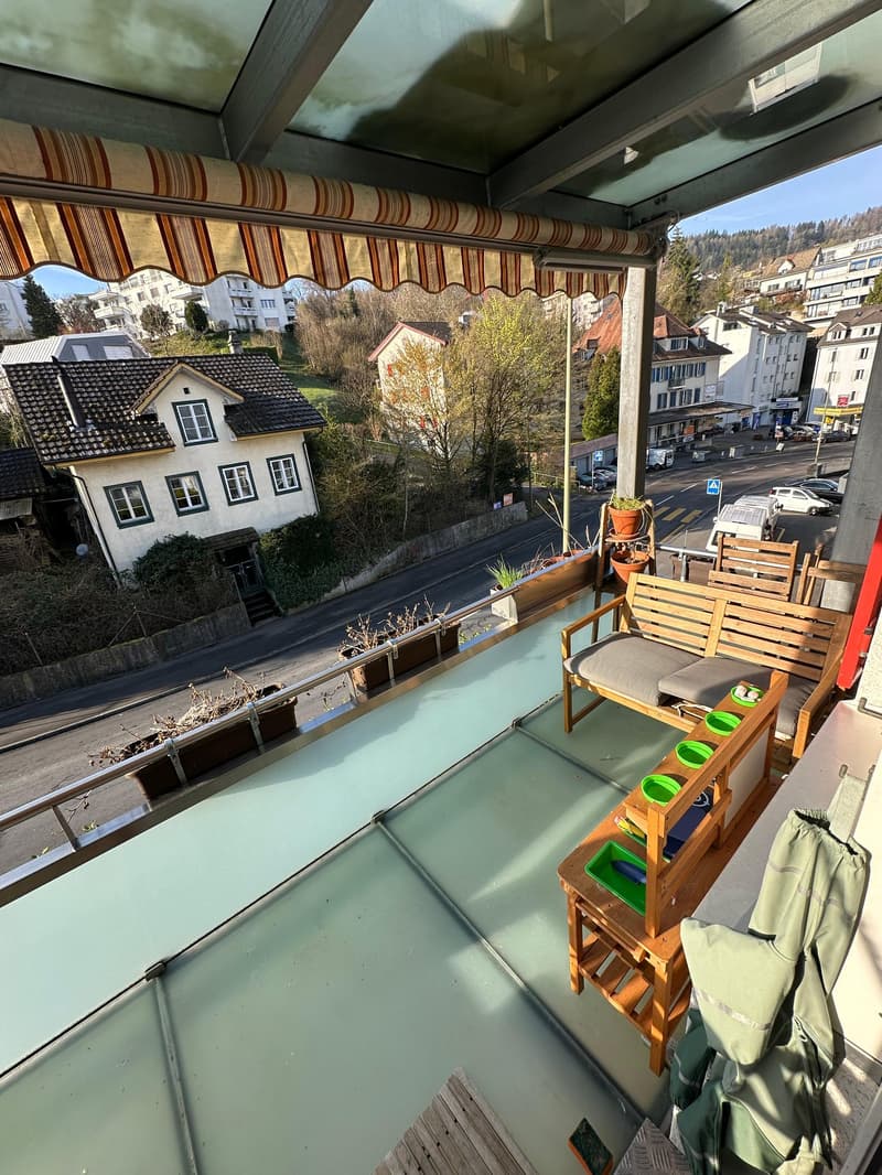 Affascinante appartamento maisonette 5 locali a Horgen con giardino (15)