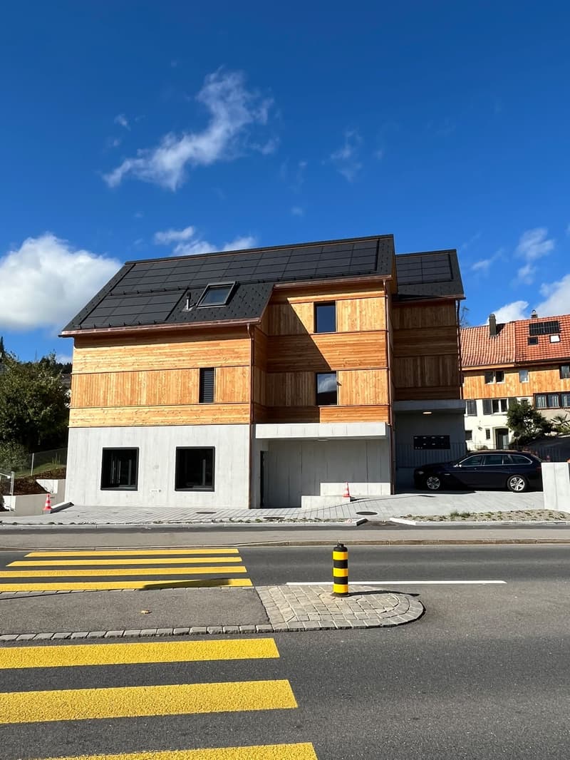 Modernes 1.5-Zimmer-Büro im Neubau in Hirzel – sonnig, ruhig und barrierefrei (2)