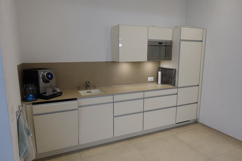 Commercial space for rent - also possible up to 840m2 total area! (9)